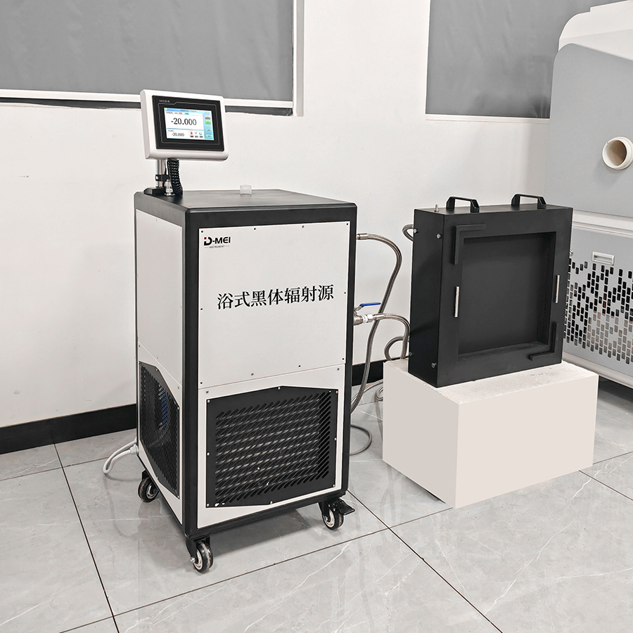 Bath-type large-area blackbody radiation source (400 mm × 400 mm) Bath-type large-area blackbody radiation source (400 mm × 400 mm)